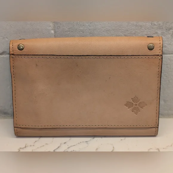 Patricia Nash Leather Clutch/Passport Holder - EUC Tan 7.5x5 Inches - Picture 2 of 13